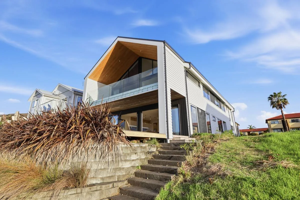 Elevated build, Coastal aspect