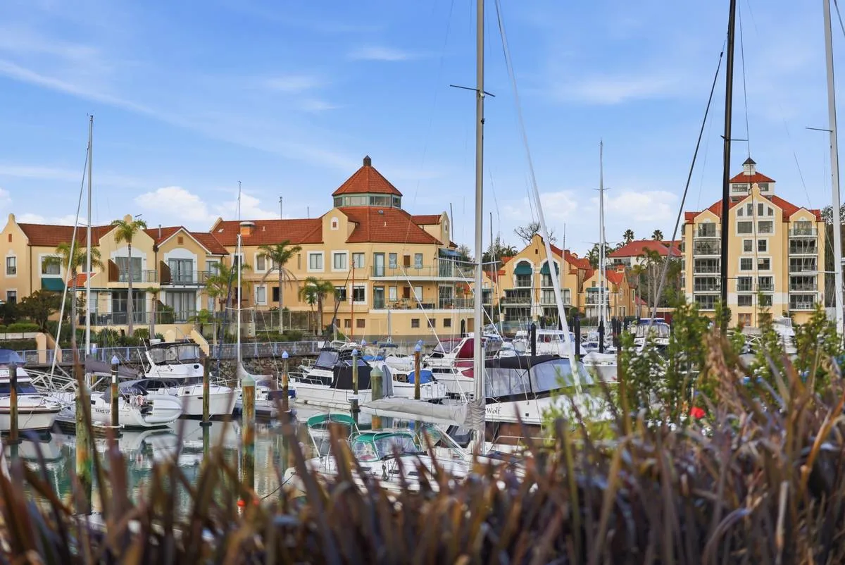 Harbour, Masts and foreshore