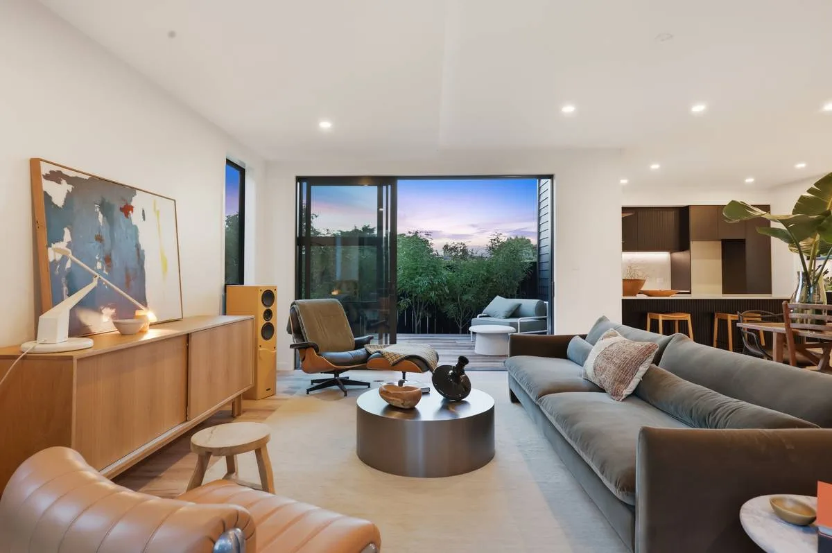 Living, Sideboard and outlook