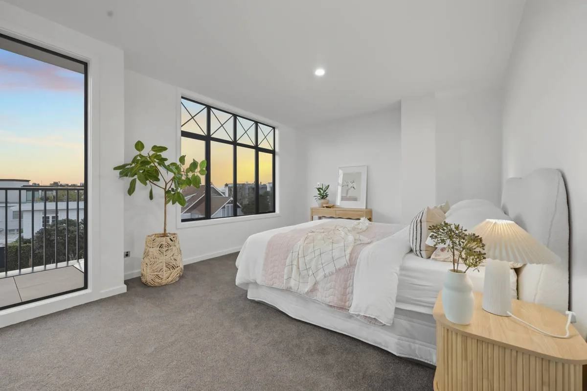 Main bedroom, Window seat outlook