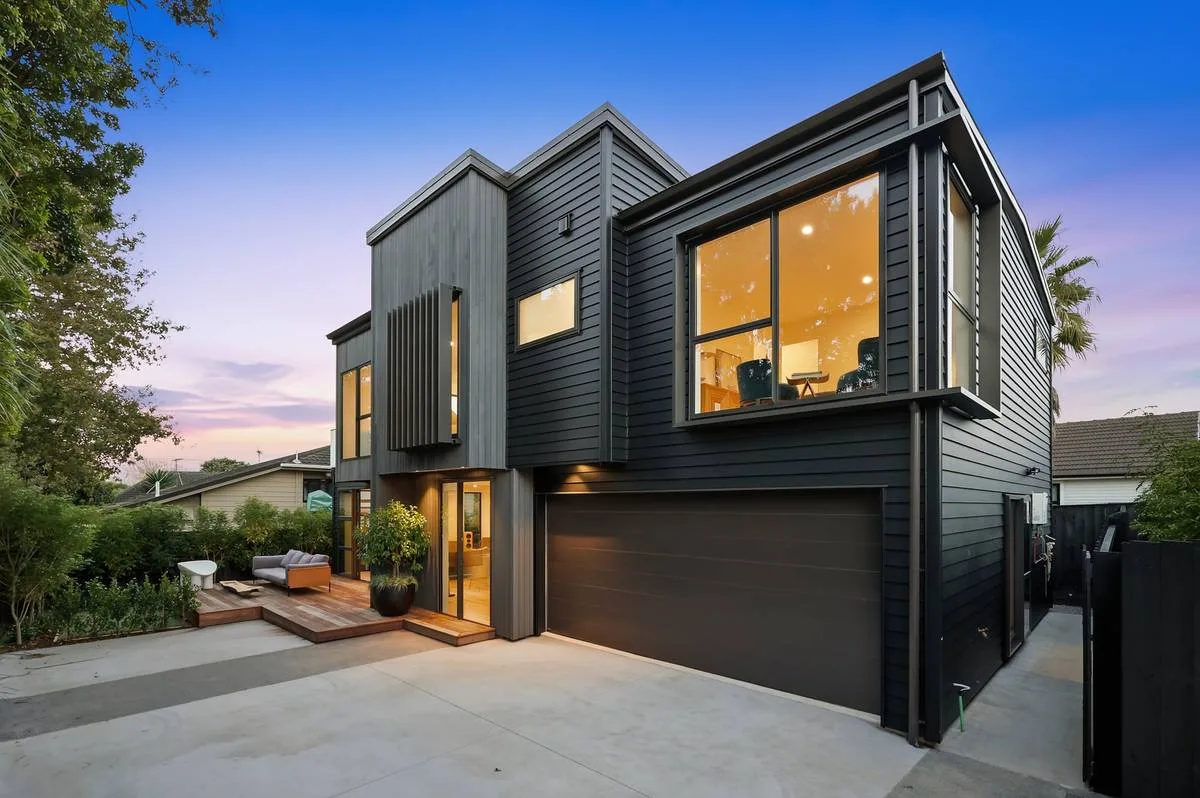 Twilight facade, Contemporary build