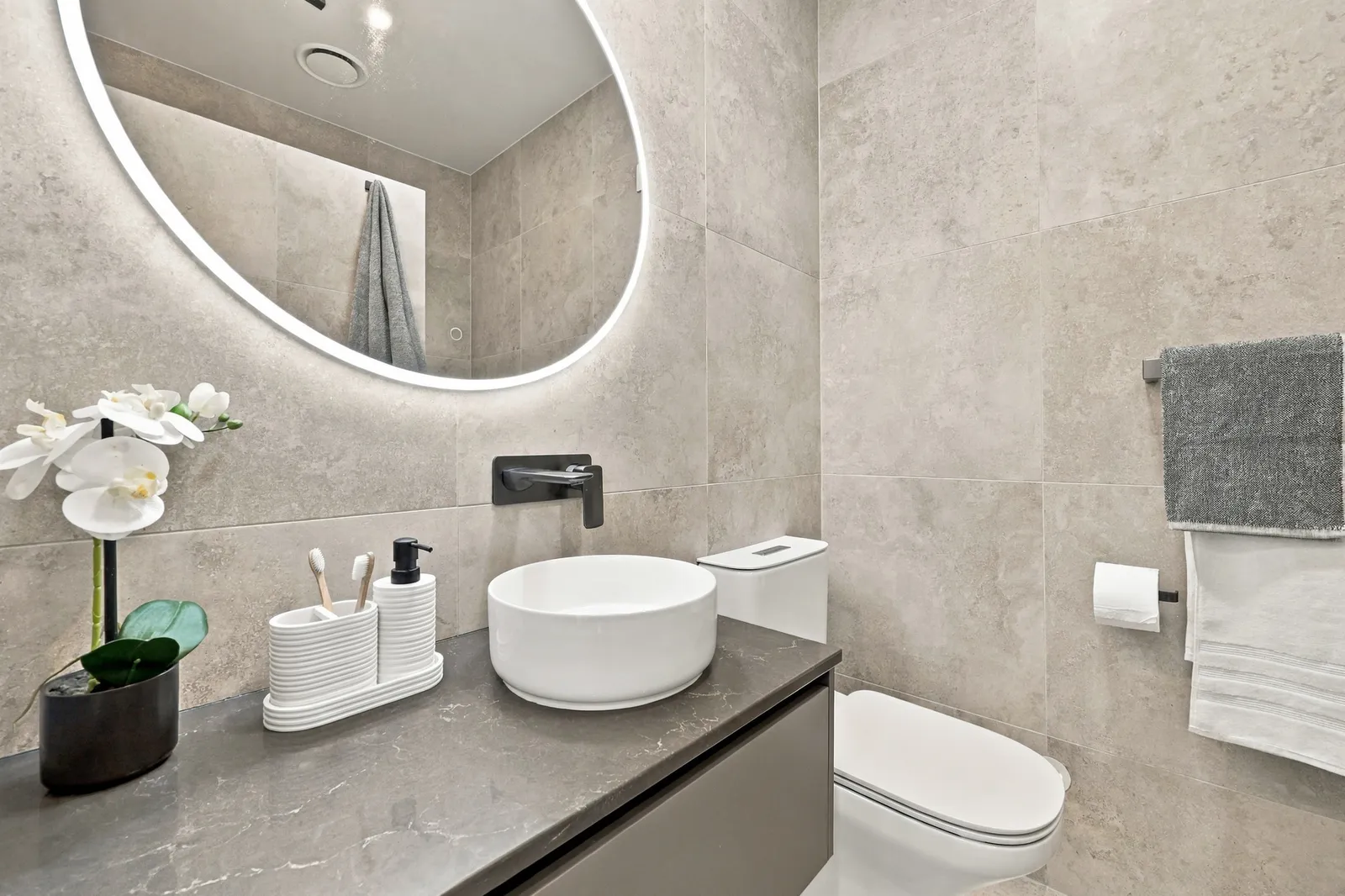 Ensuite, waterfront townhouse in Gulf Harbour, Hibiscus Coast