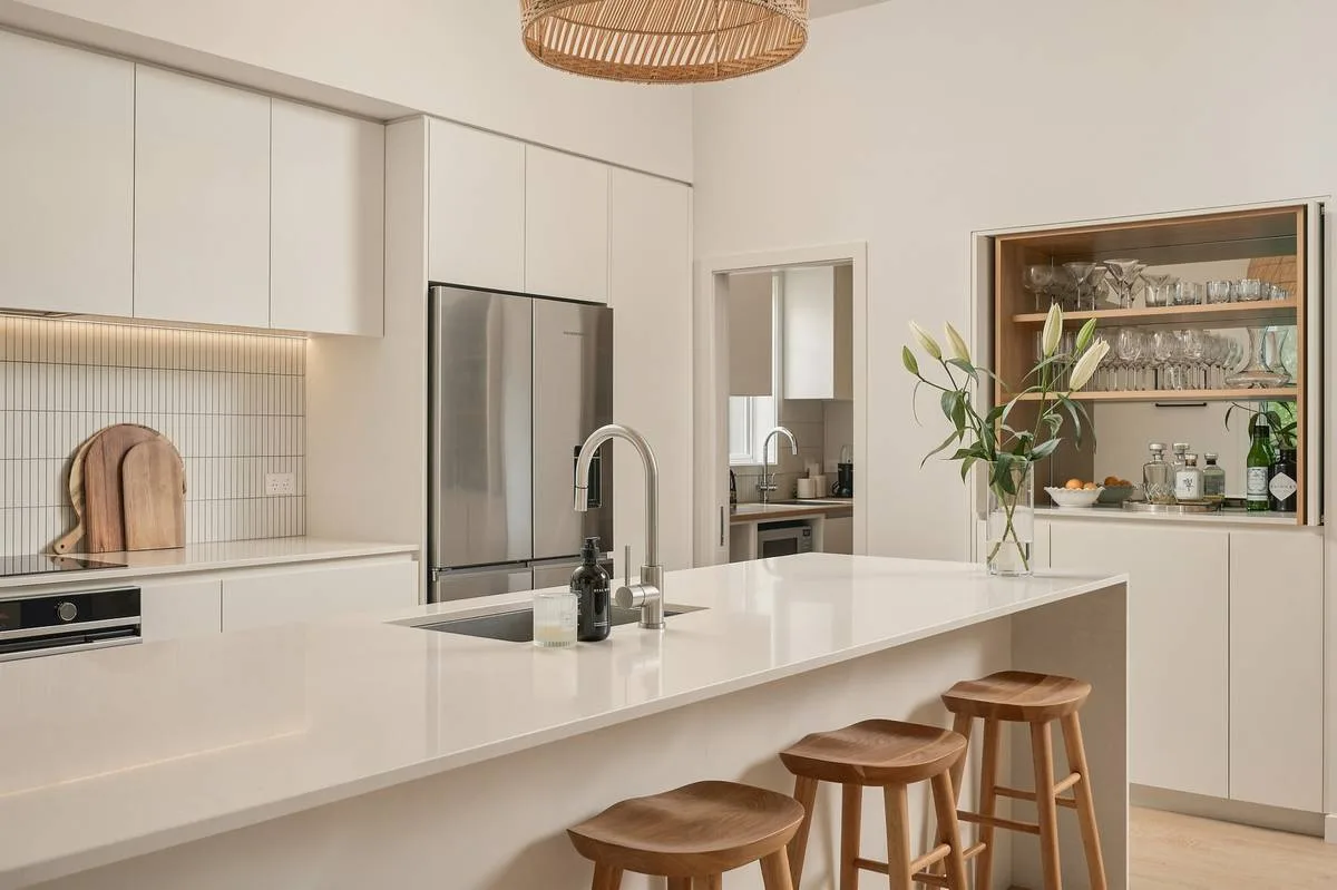 Kitchen, to the garden